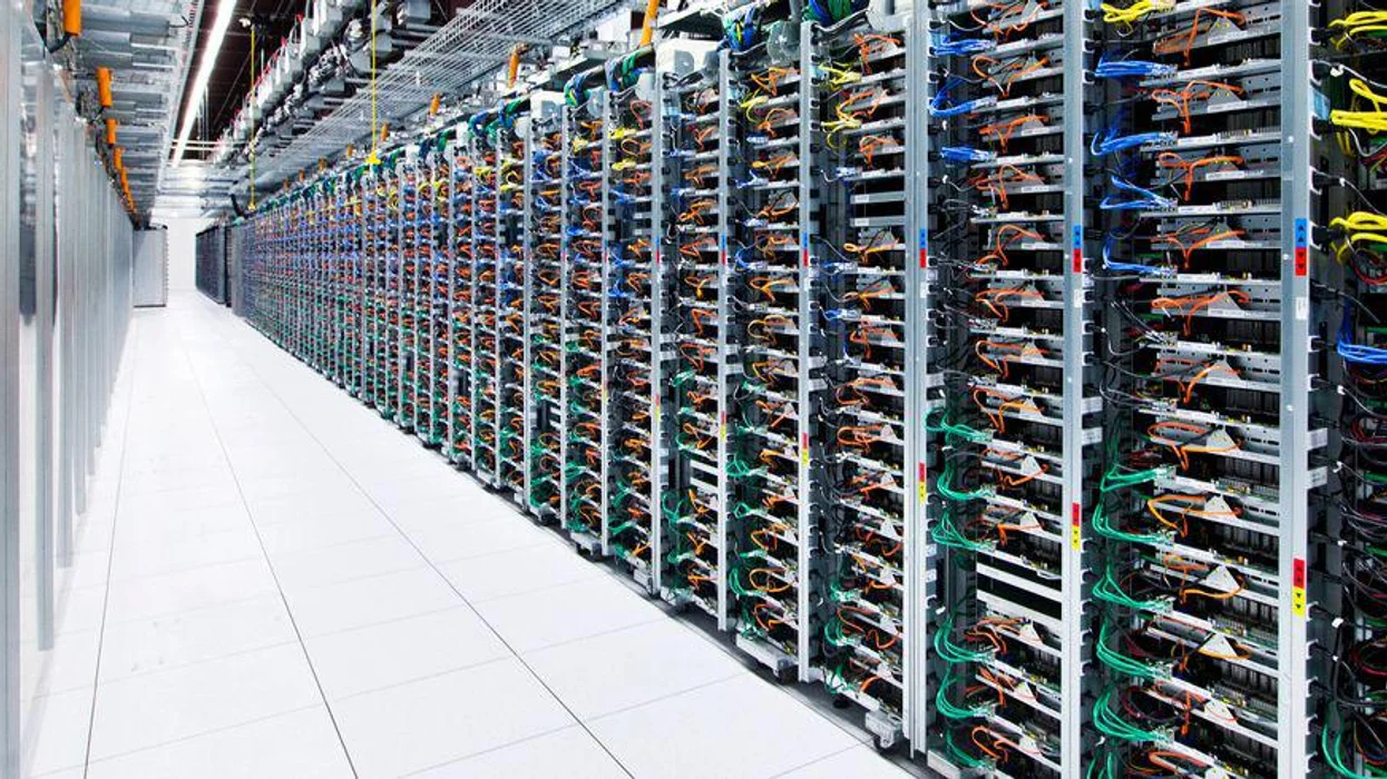 rows-of-servers-in-a-google-data-center